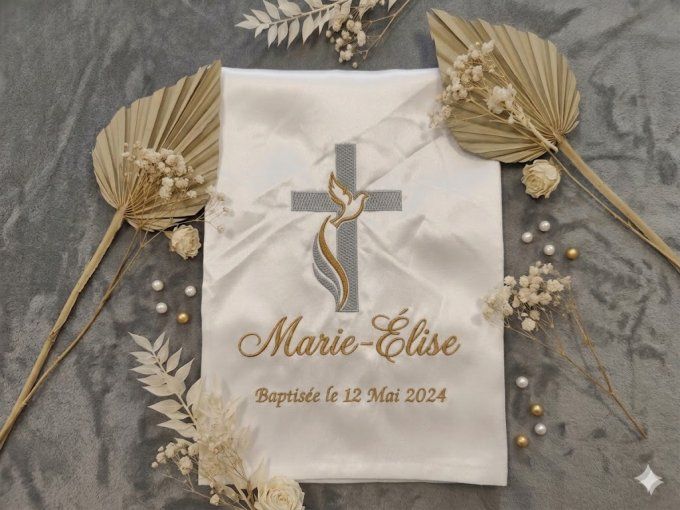 Une croix et sa colombe 