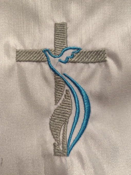 Une croix et sa colombe 